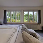 Peaceful Tiny House Near Forest بيت للعطل *